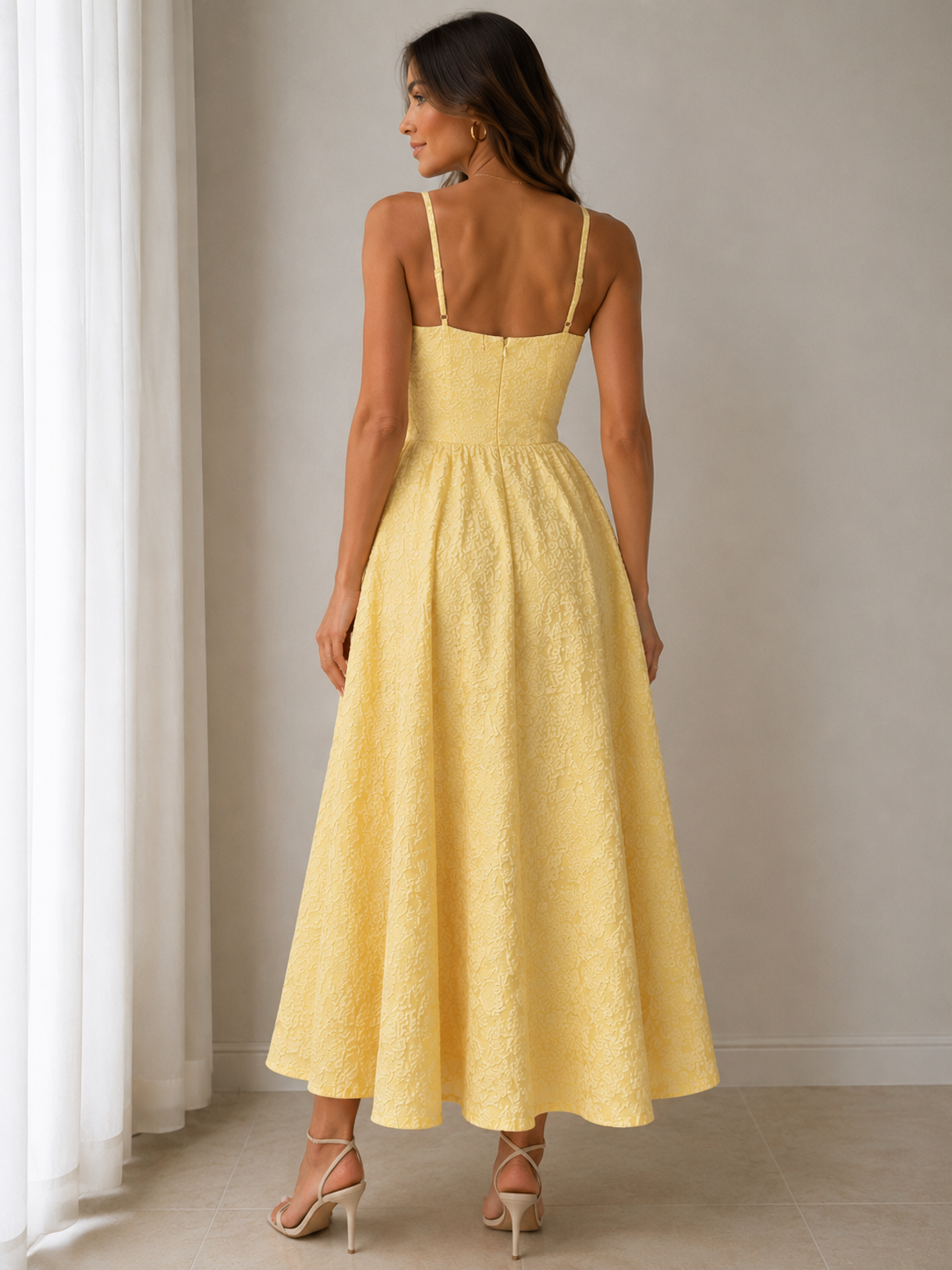 Vestido Halter Elegante con Espalda Descubierta
